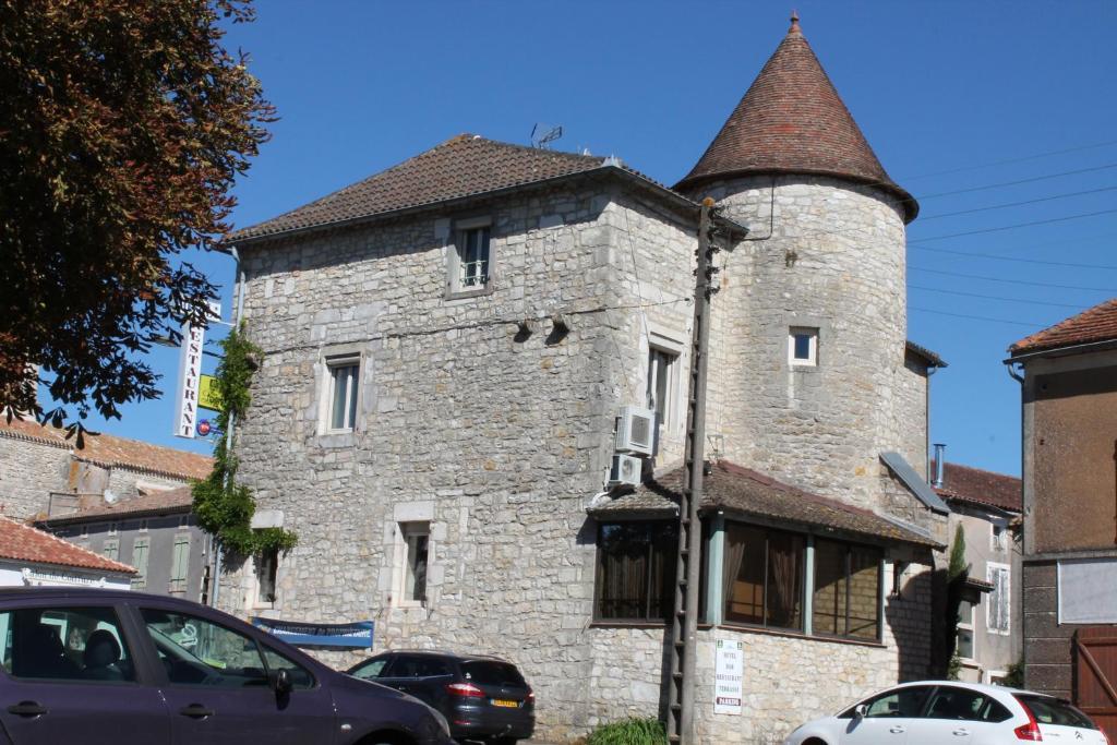 Logis Hotels- Auberge De La Tour - Hotel Et Restaurant Sauzet  Екстериор снимка